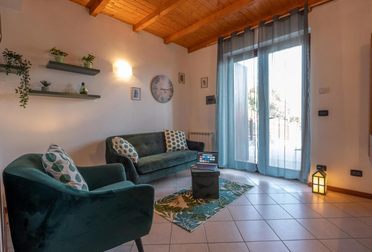 Happy Guest Apartments - Lake & Green Oasis Riva di Solto Exteriör bild