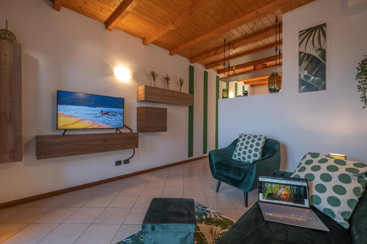 Happy Guest Apartments - Lake & Green Oasis Riva di Solto Exteriör bild